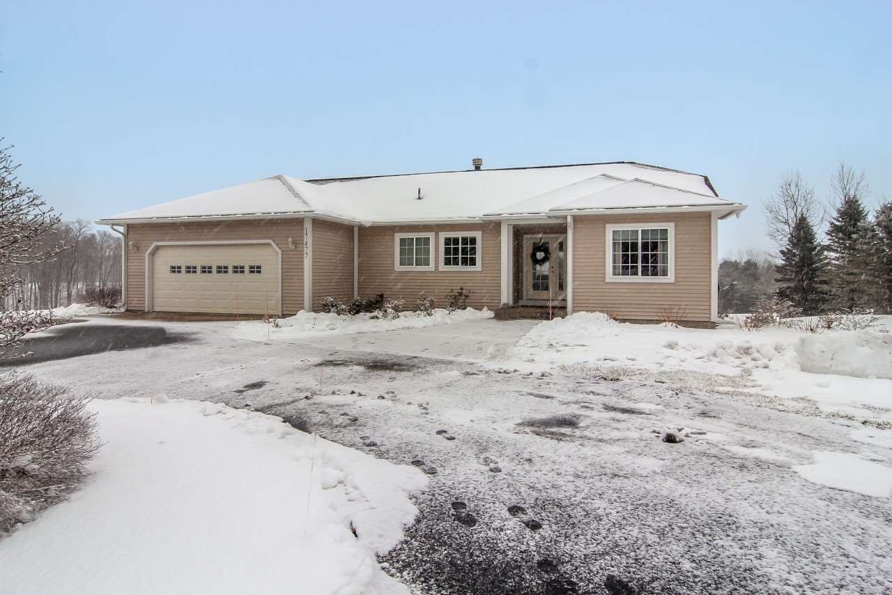 17477 Fowler Road Lake Ann, MI 49650 - Photo 6 of 40 1882859-5.JPG