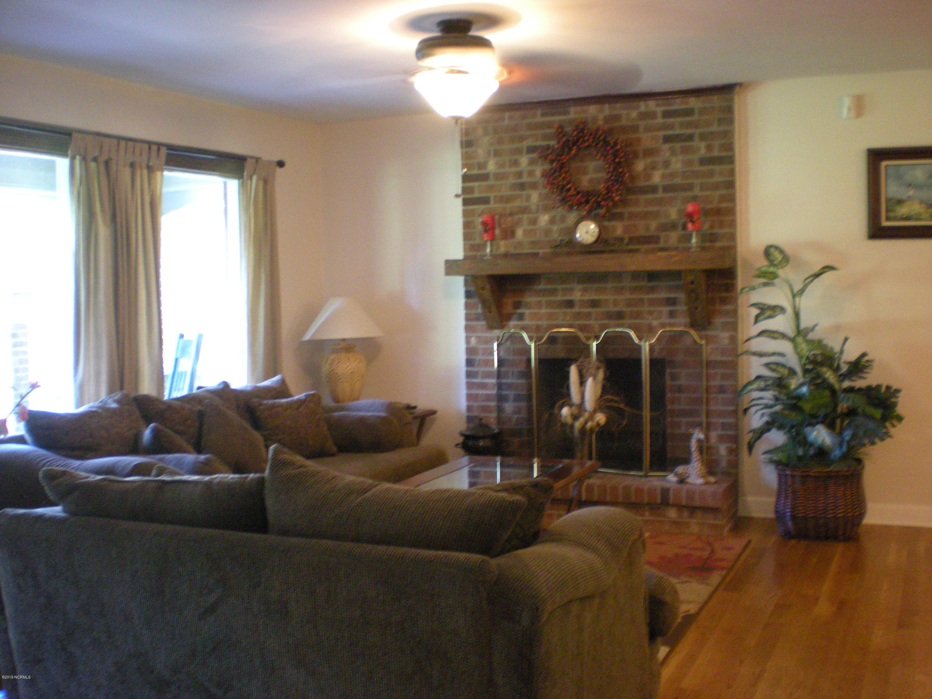 217 Mansfield Road Washington, NC 27889 - Photo 5 of 28 House_04