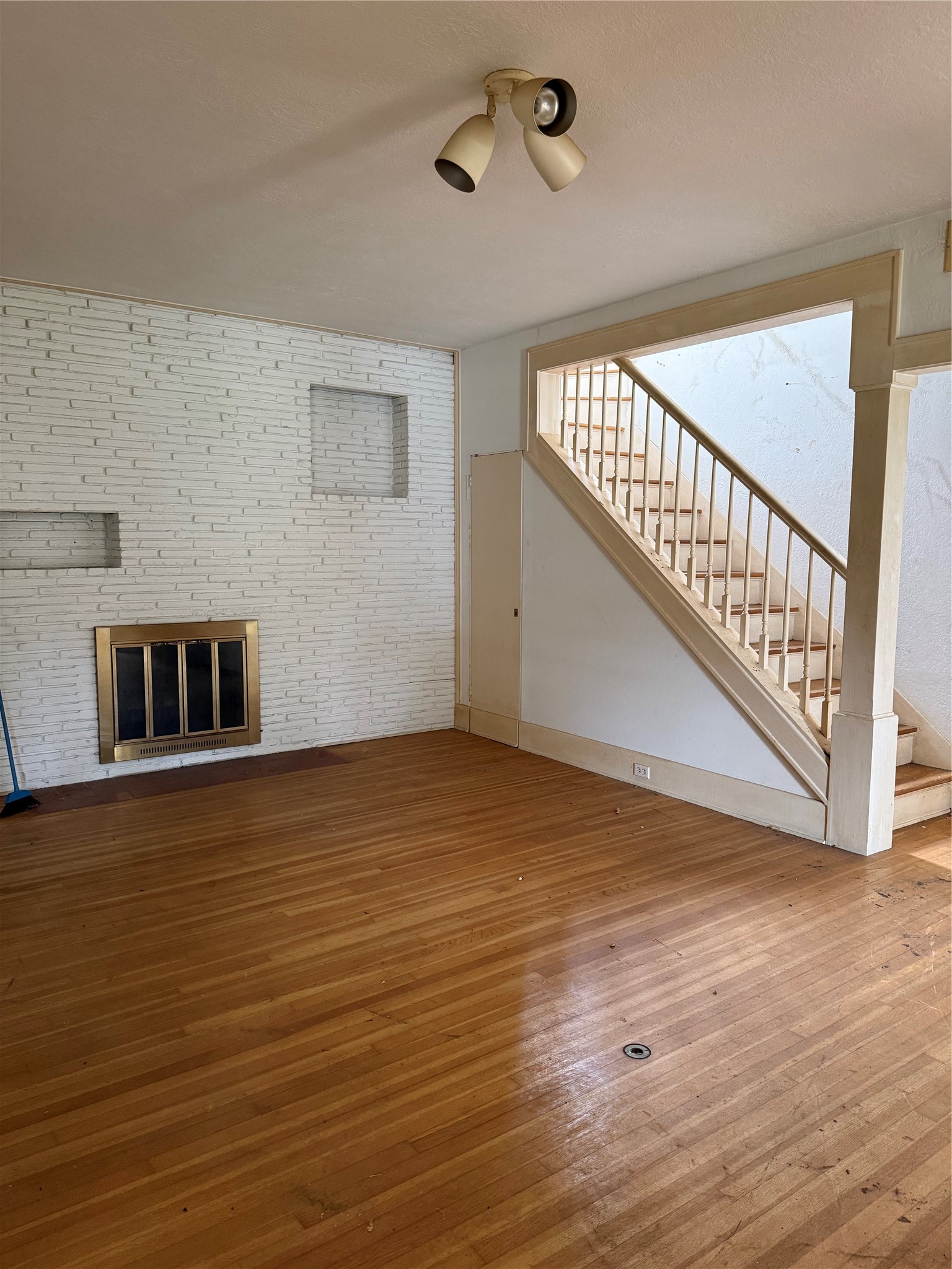 2139 Quenby Street Houston, TX 77005 - Photo 7 of 14 Living Room