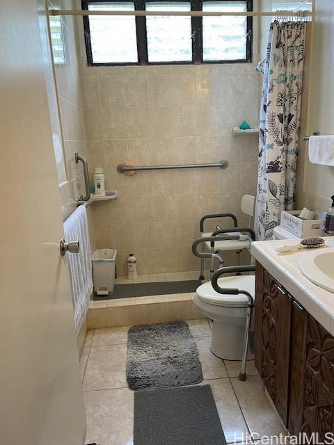 47-166 Wailehua Road Kaneohe, HI 96744 - Photo 16 of 17 a bathroom with a toilet and a sink