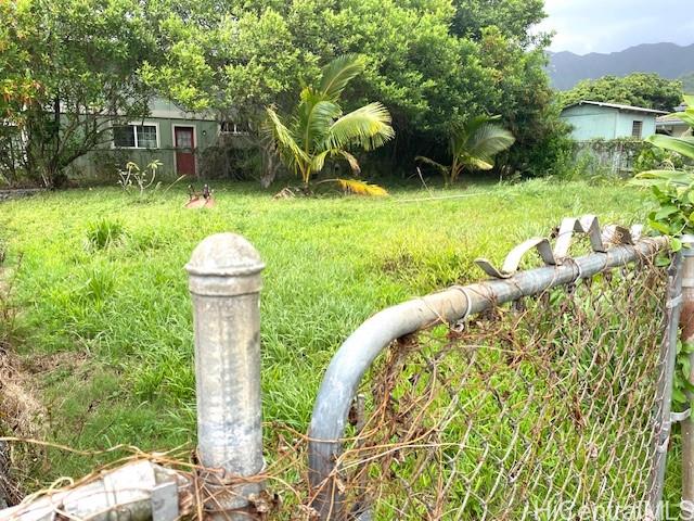 47-166 Wailehua Road Kaneohe, HI 96744 - Photo 17 of 17 a view of a garden with a fountain