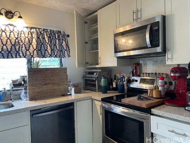 47-166 Wailehua Road Kaneohe, HI 96744 - Photo 6 of 17 a kitchen with a stove and a microwave