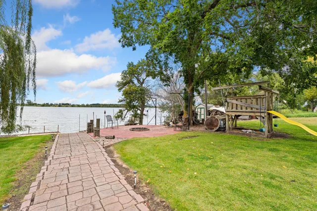 $365,000 | 1 Lime Lake Drive, Avoca, MN 56114