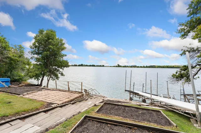 $365,000 | 1 Lime Lake Drive, Avoca, MN 56114