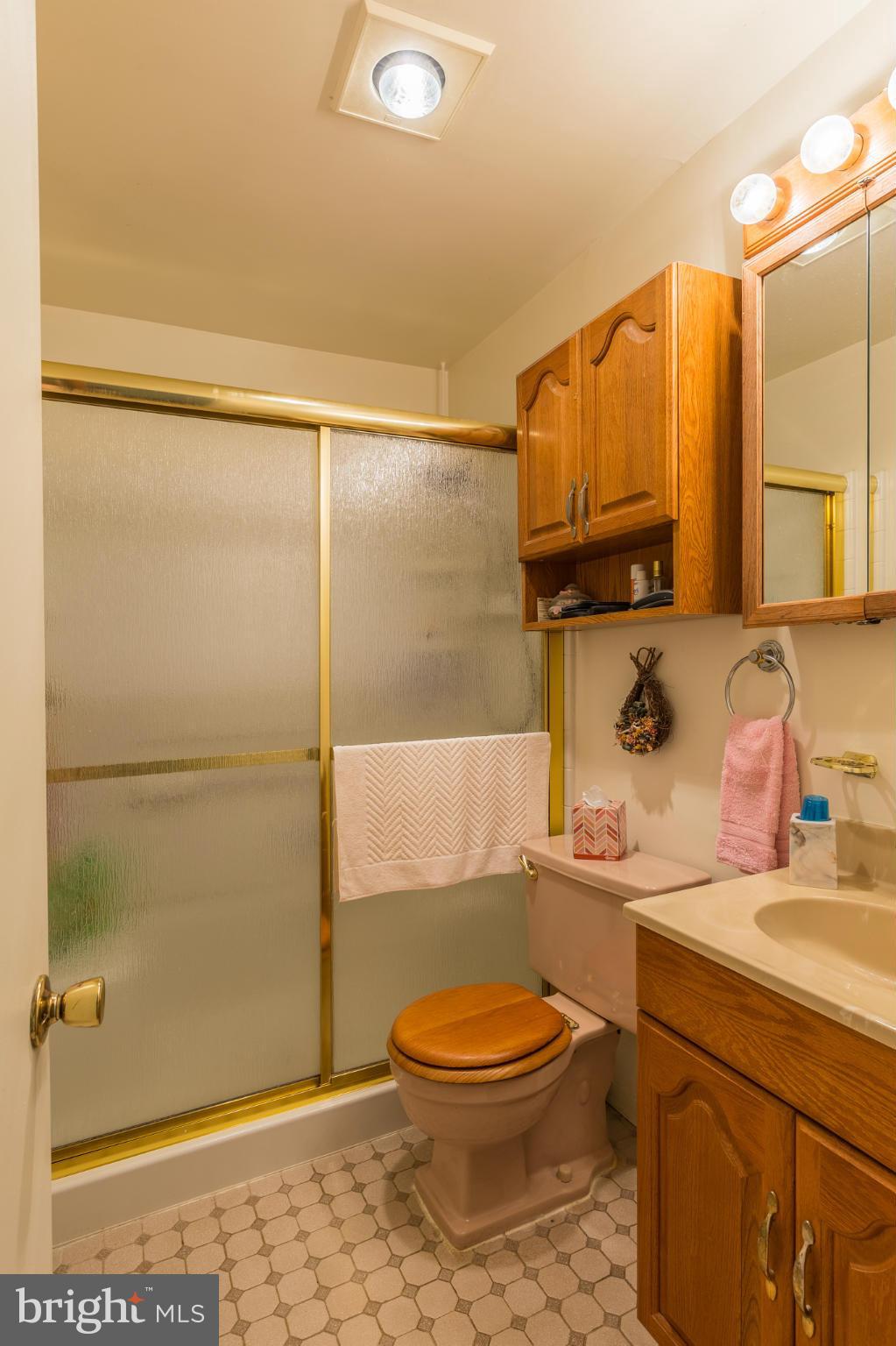4302 Granby Road Woodbridge, VA 22193 - Photo 14 of 21 Bath