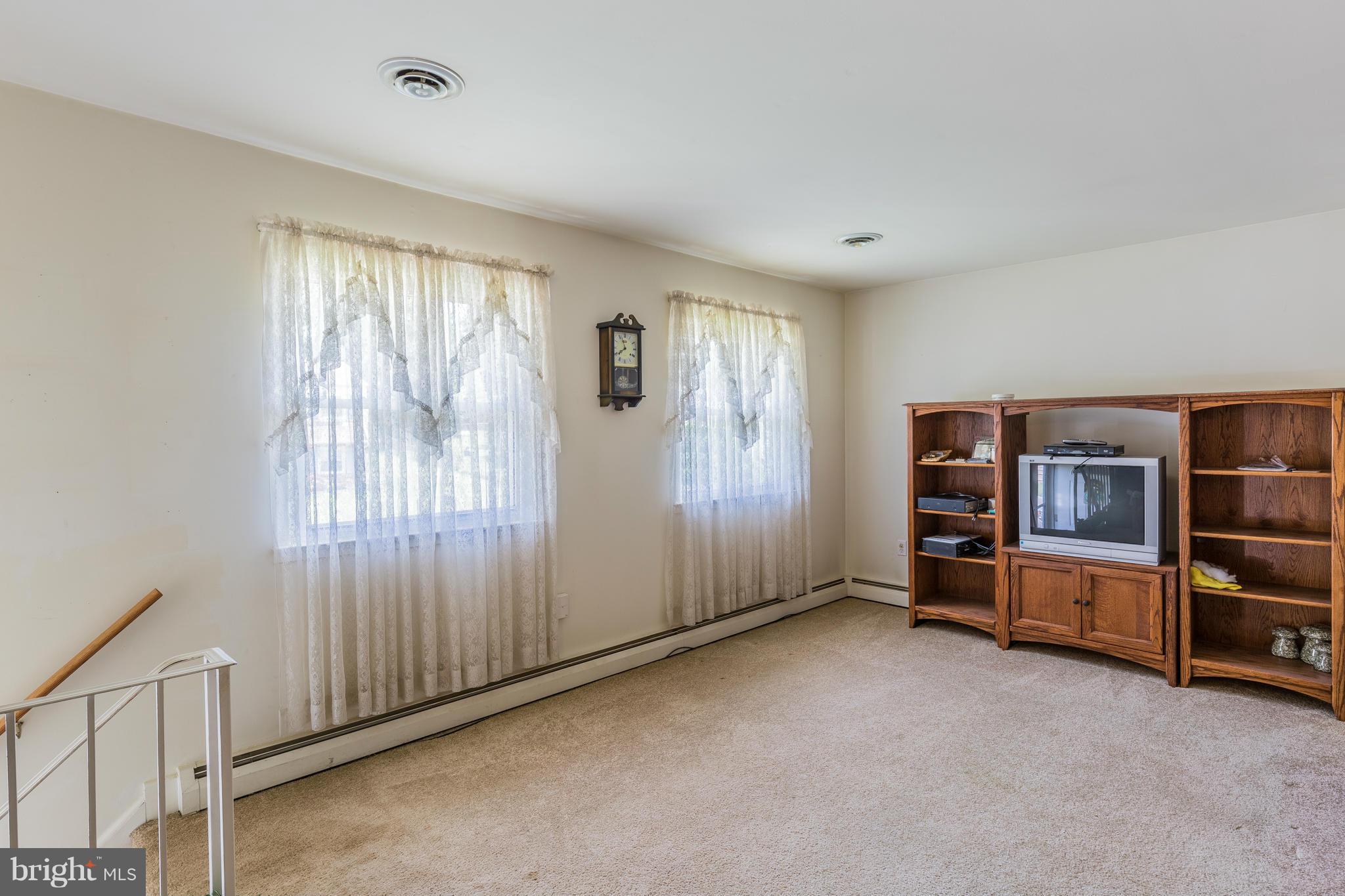 4302 Granby Road Woodbridge, VA 22193 - Photo 8 of 21 Living Room