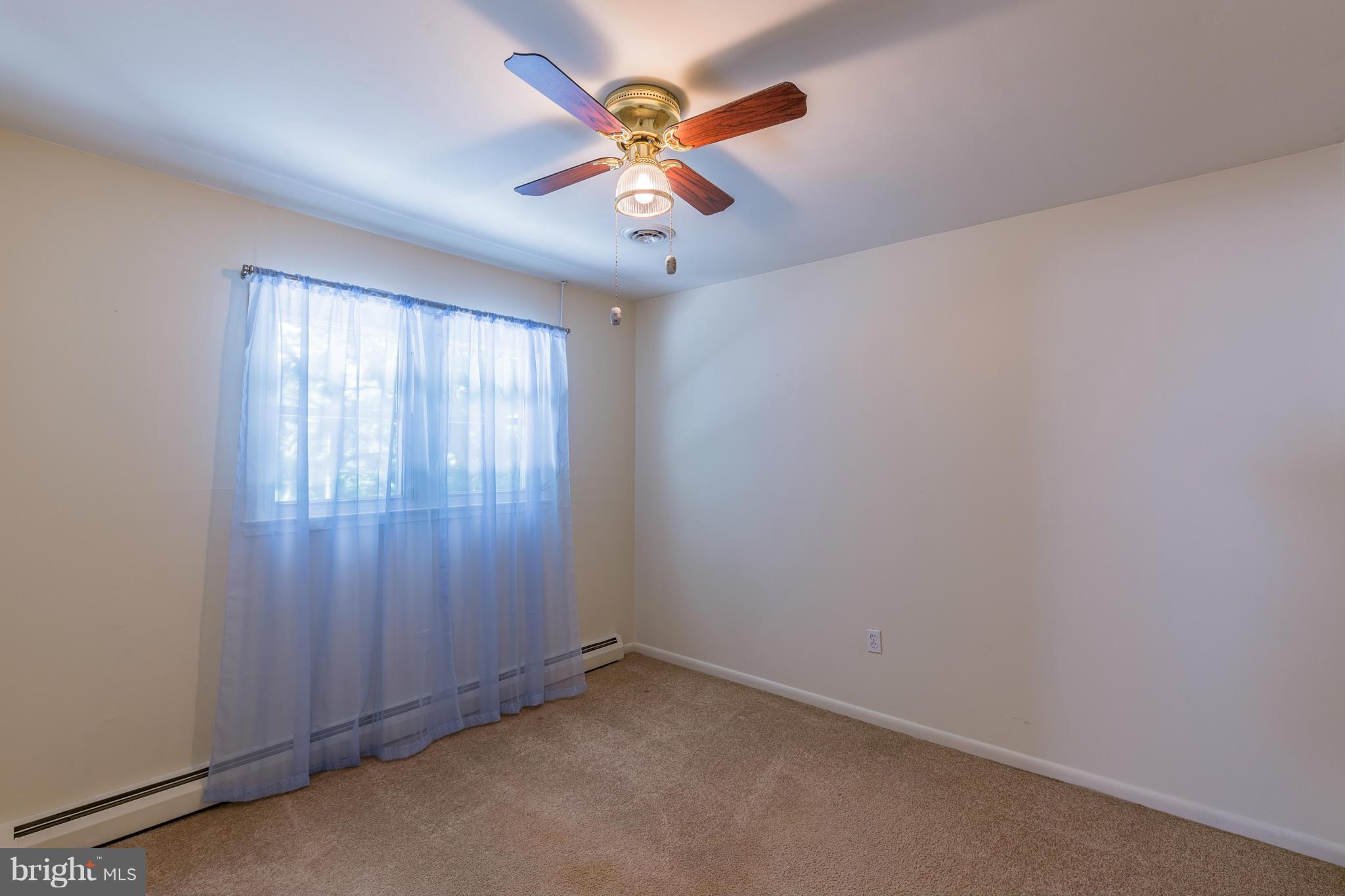 4302 Granby Road Woodbridge, VA 22193 - Photo 9 of 21 Living Room
