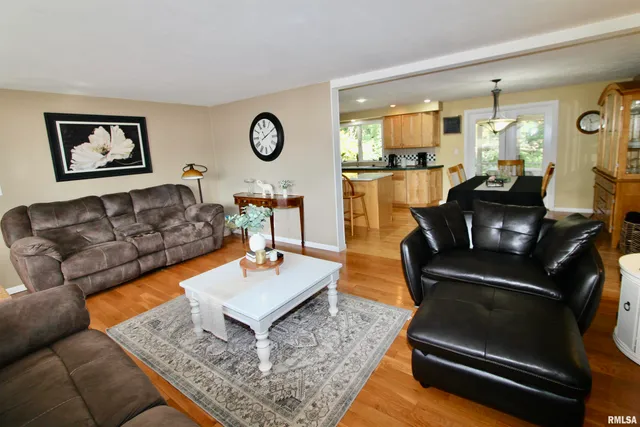 $259,950 | 300 Oakwood Circle, Washington, IL 61571