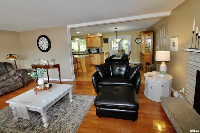 $259,950 | 300 Oakwood Circle, Washington, IL 61571