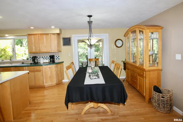 $259,950 | 300 Oakwood Circle, Washington, IL 61571