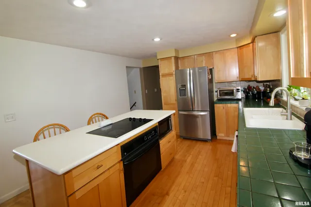 $259,950 | 300 Oakwood Circle, Washington, IL 61571