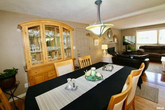 $259,950 | 300 Oakwood Circle, Washington, IL 61571