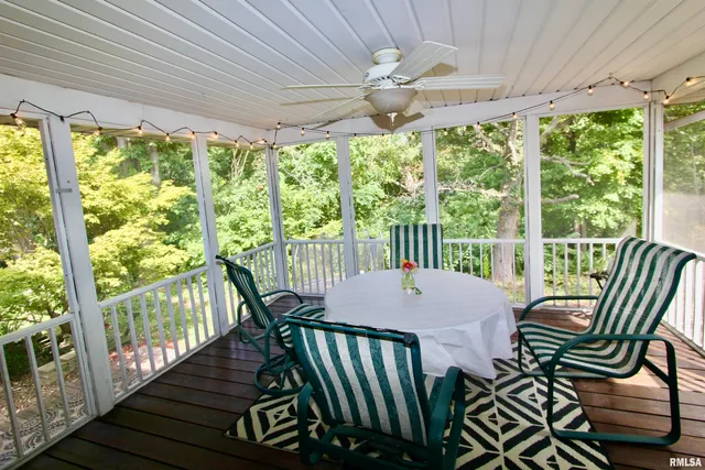 $259,950 | 300 Oakwood Circle, Washington, IL 61571