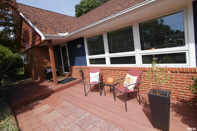 $259,950 | 300 Oakwood Circle, Washington, IL 61571