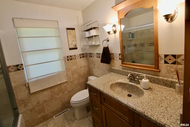 $259,950 | 300 Oakwood Circle, Washington, IL 61571