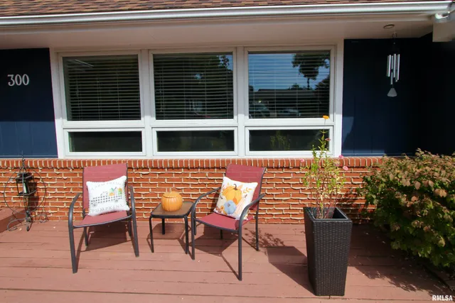 $259,950 | 300 Oakwood Circle, Washington, IL 61571