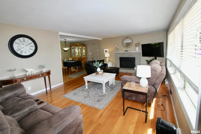 $259,950 | 300 Oakwood Circle, Washington, IL 61571