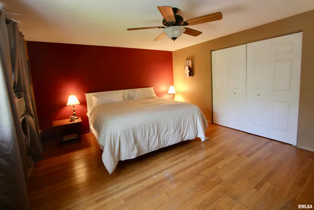 $259,950 | 300 Oakwood Circle, Washington, IL 61571