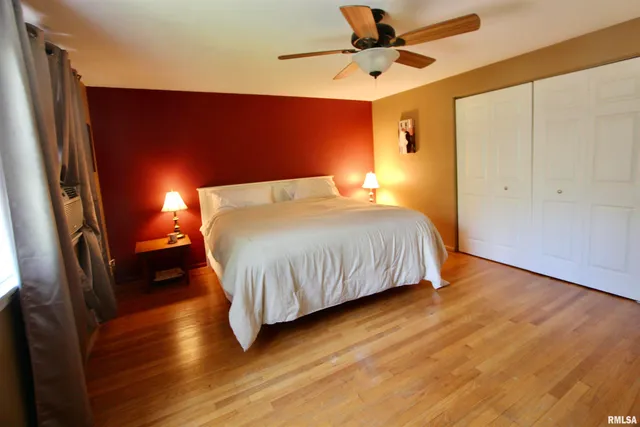 $259,950 | 300 Oakwood Circle, Washington, IL 61571