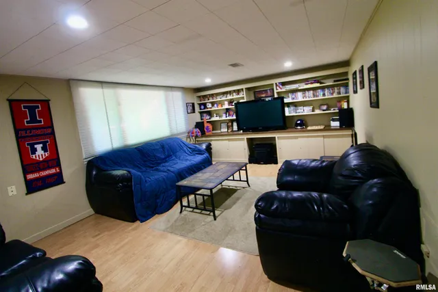 $259,950 | 300 Oakwood Circle, Washington, IL 61571