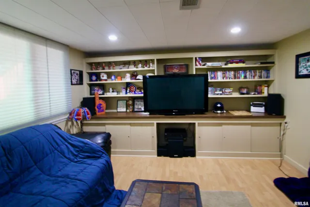 $259,950 | 300 Oakwood Circle, Washington, IL 61571