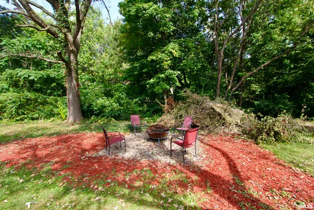 $259,950 | 300 Oakwood Circle, Washington, IL 61571