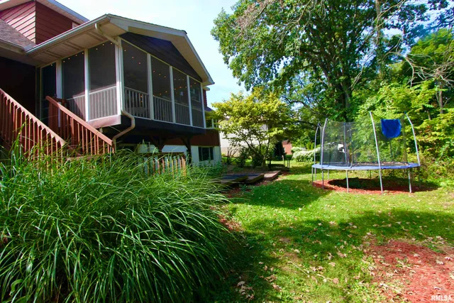 $259,950 | 300 Oakwood Circle, Washington, IL 61571