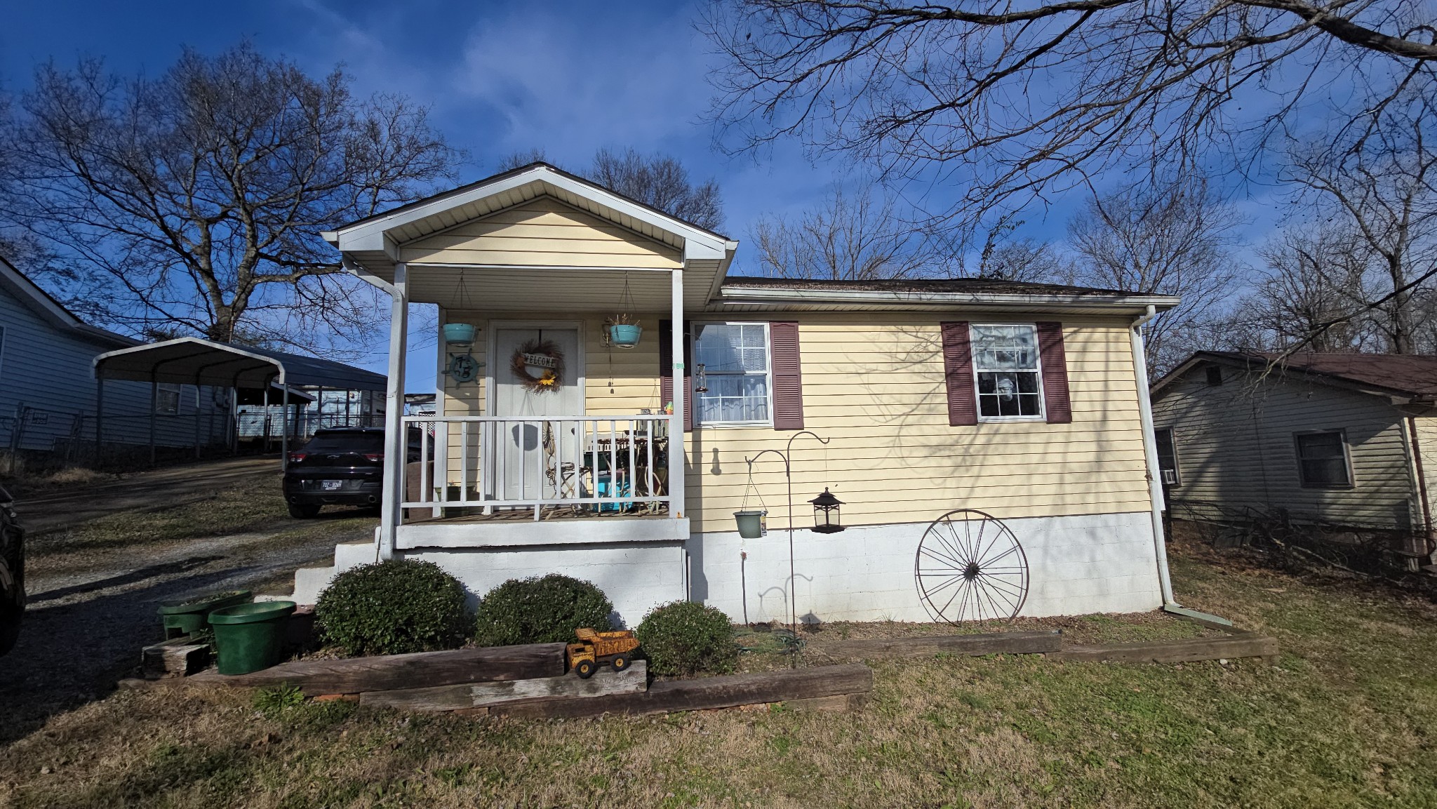 a view of a house with a yard and garage