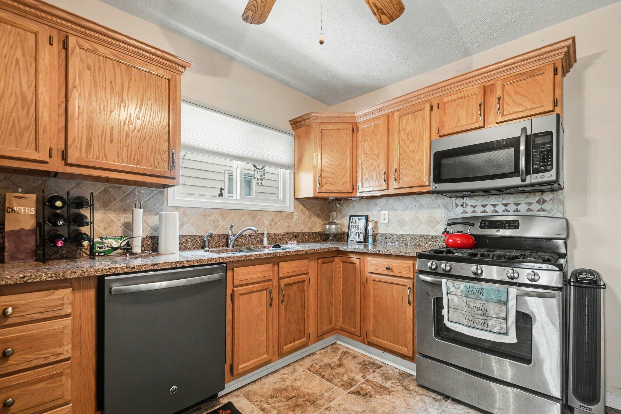 739 Maple Street Niles, MI 49120 - Photo 14 of 29 014_file_7633