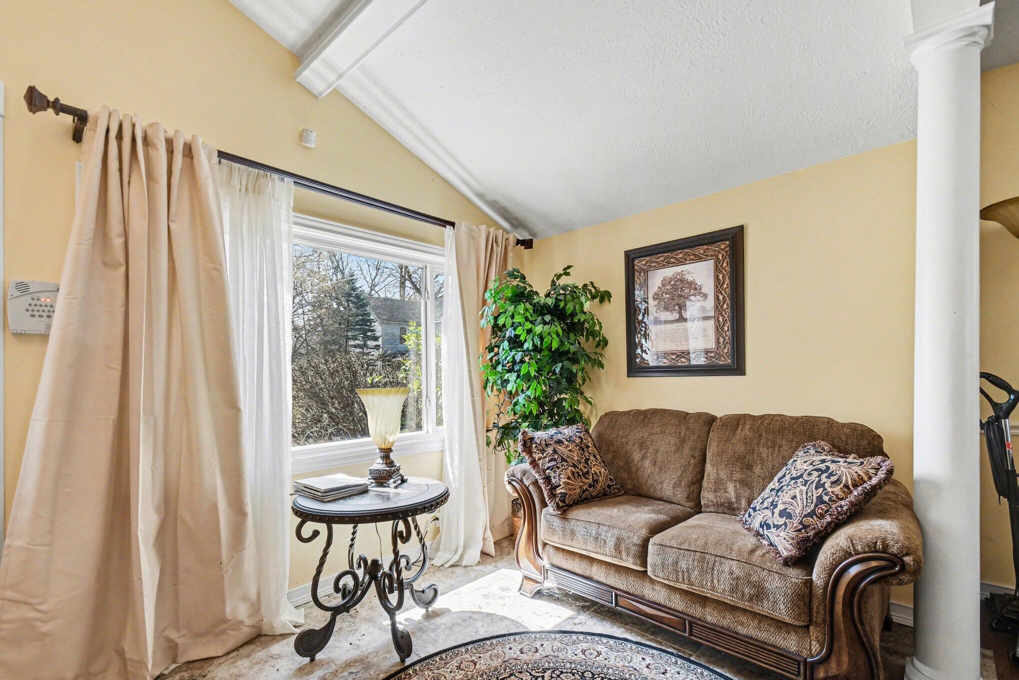 739 Maple Street Niles, MI 49120 - Photo 4 of 29 004_file_8638