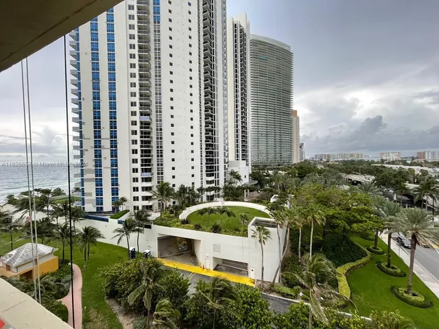 $2,200 | 19201 Collins Avenue, Unit 640, Sunny Isles Beach, FL 33160