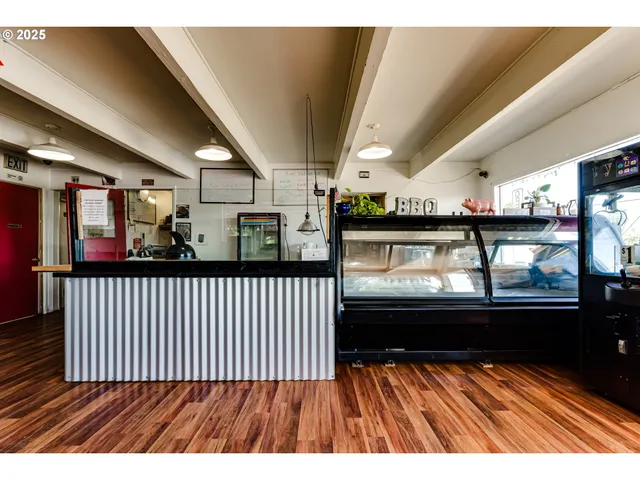 $449,000 | 39128 Dexter Road, Dexter, OR 97431