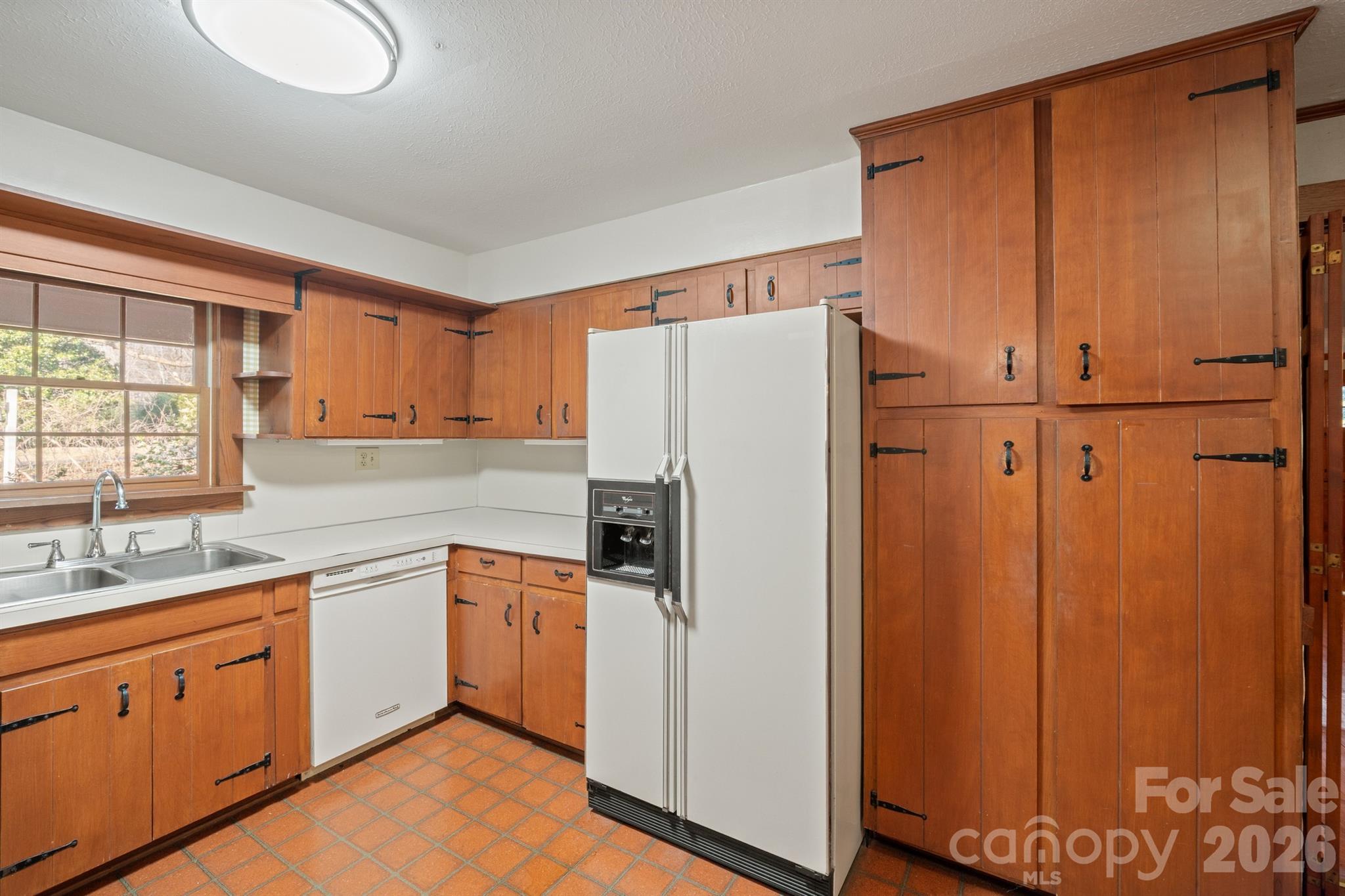 482 Miller Farm Road Statesville, NC 28625 - Photo 41 of 46 a kitchen with stainless steel appliances a refrigerator and sink