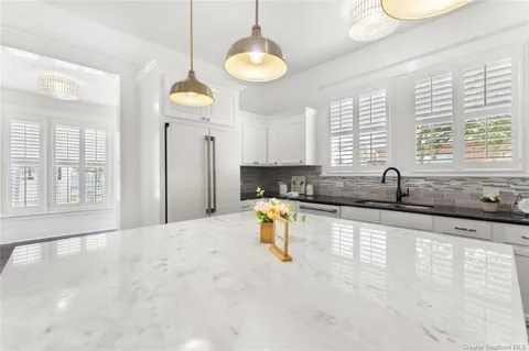 $339,900 | 507 Iris Street, Lake Charles, LA 70601