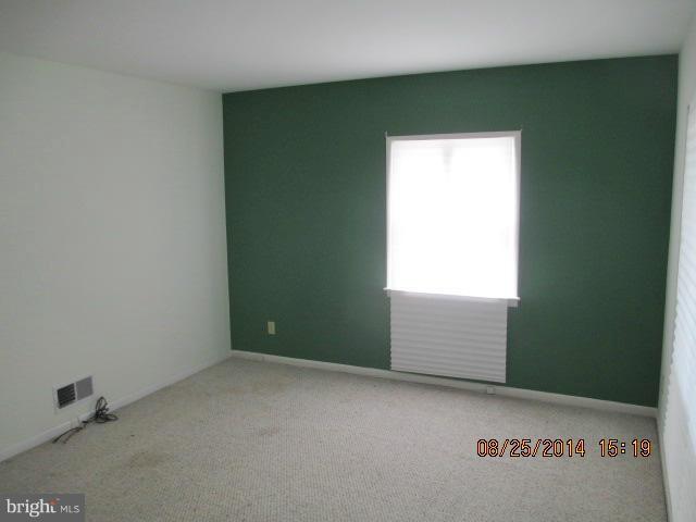 291 South Stuart Street Baltimore, MD 21221 - Photo 3 of 17 Living Room