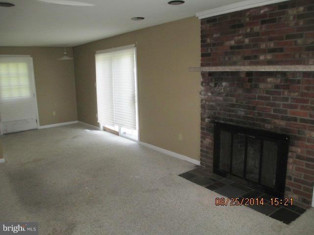 291 South Stuart Street Baltimore, MD 21221 - Photo 8 of 17 Family Room