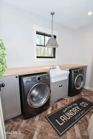 $956,854 | 77 Sand Hill Road, Greenfield, NY 12833