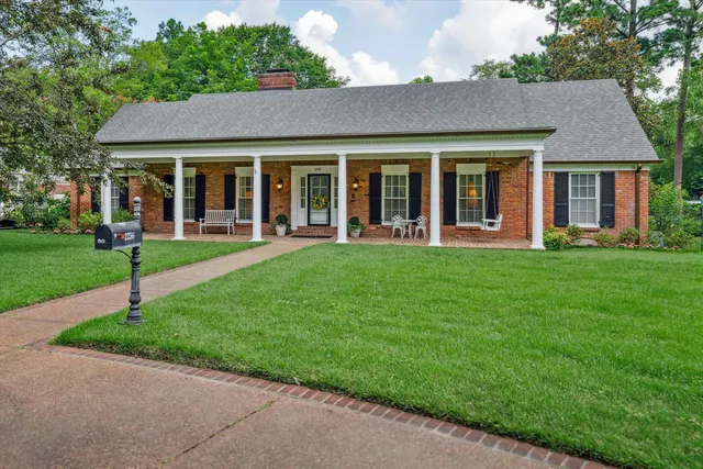 $675,000 | 2236 Cross Drive, Memphis, TN 38112