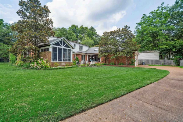 $659,000 | 2236 Cross Drive, Memphis, TN 38112