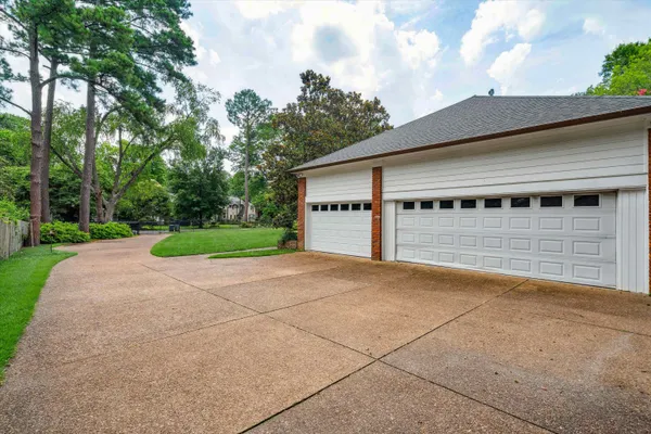 $659,000 | 2236 Cross Drive, Memphis, TN 38112