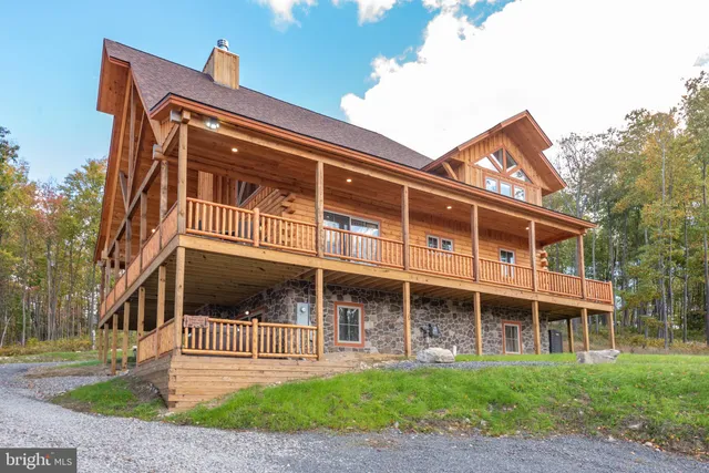 $1,100,000 | 37 Ridgeline Trail, McHenry, MD 21541