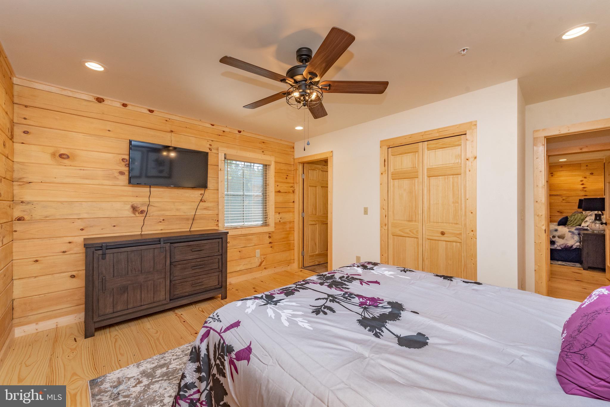 37 Ridgeline Trail McHenry, MD 21541 - Photo 20 of 59 a bedroom with a bed and furniture