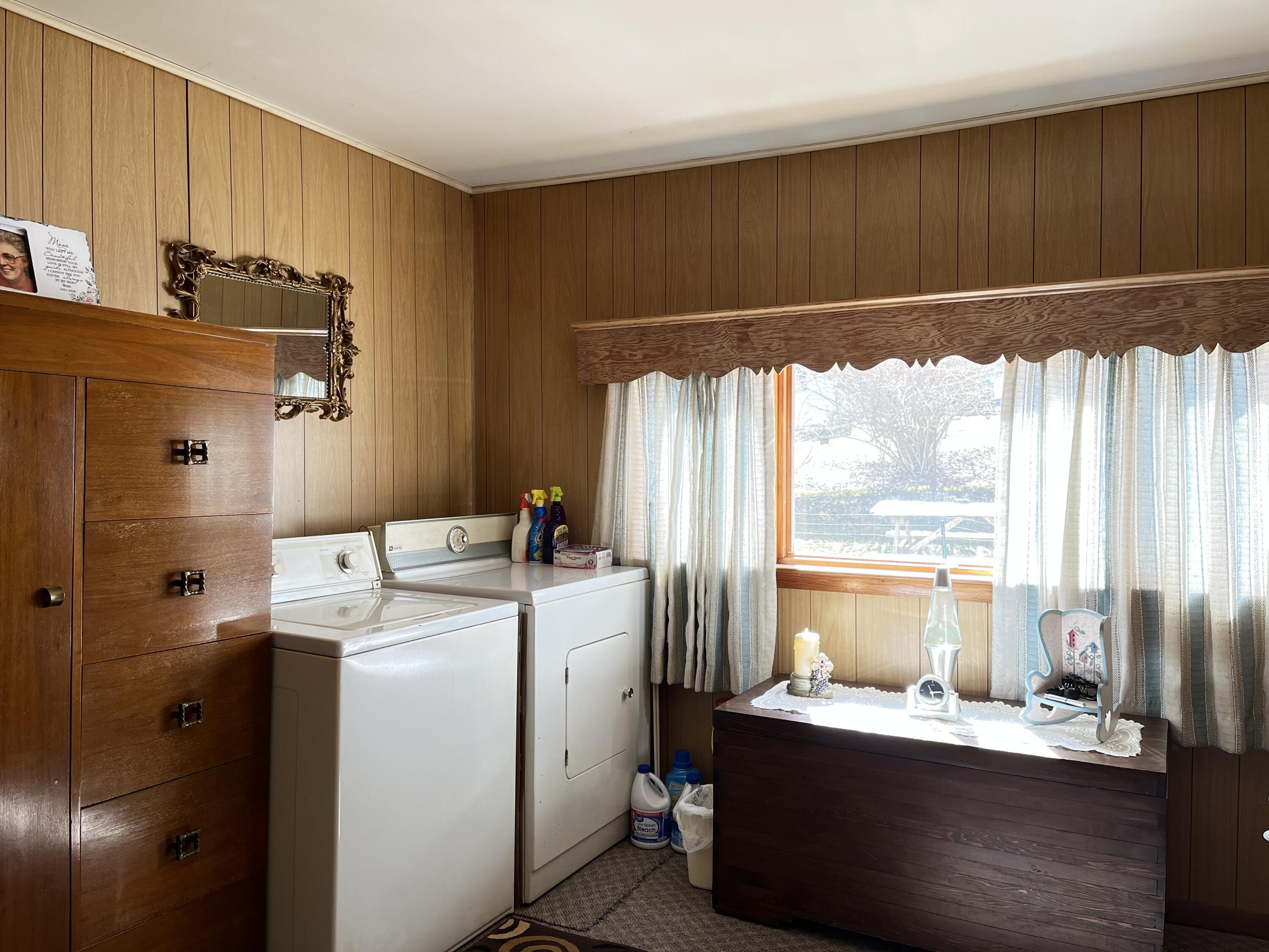 327 Vickery Road Auburn, ME 04210 - Photo 6 of 11 IMG_3885