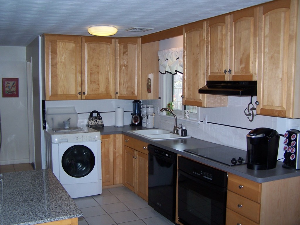 39 Devine Road Randolph, MA 02368 - Photo 12 of 20 Gallery Image 12