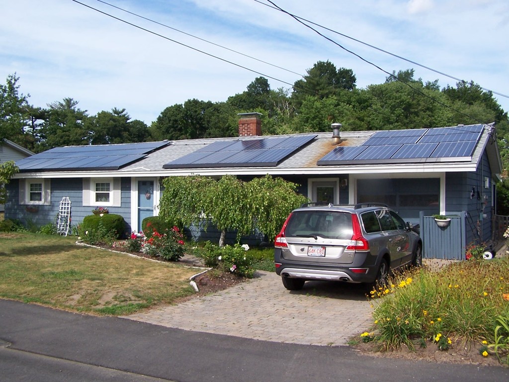 39 Devine Road Randolph, MA 02368 - Photo 3 of 20 Gallery Image 3