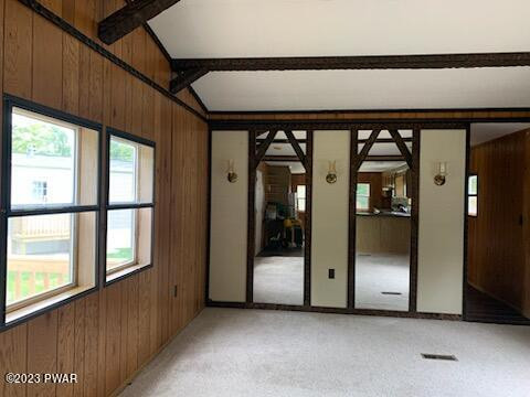 118 Middle Road Greentown, PA 18426 - Photo 5 of 22 Living Room