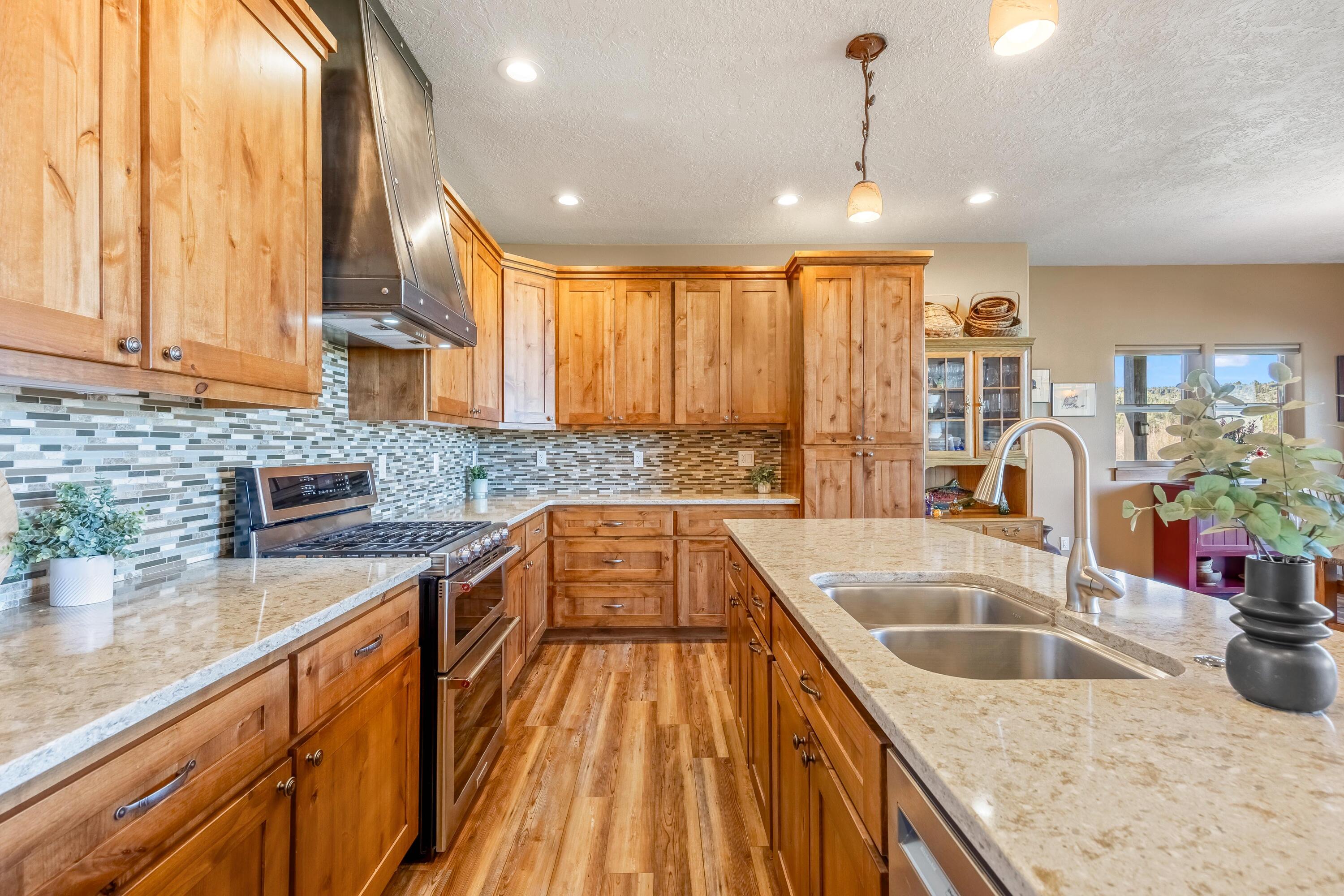 561 Southeast Stearns Road Prineville, OR 97754 - Photo 11 of 46