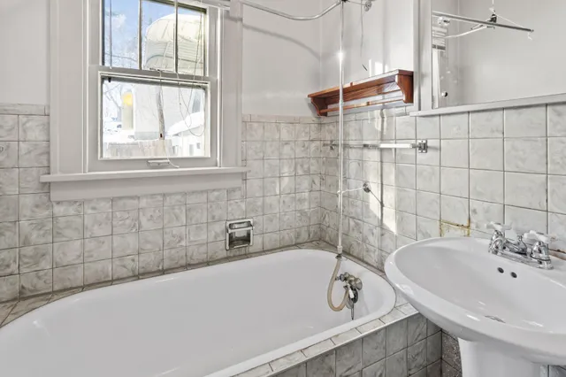 $119,900 | 553 White Bear Avenue, St. Paul, MN 55106