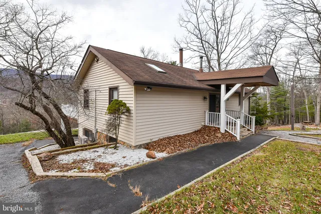 $334,000 | 547 Mawani Village Court, Berkeley Springs, WV 25411