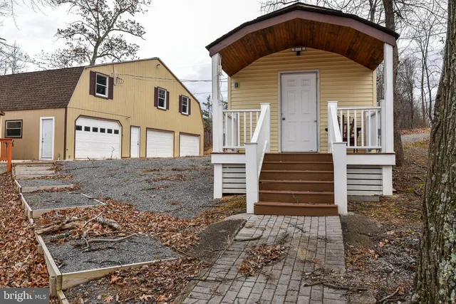 $334,000 | 547 Mawani Village Court, Berkeley Springs, WV 25411